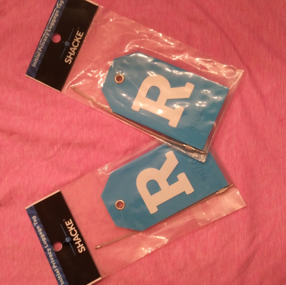 R inital luggage tag !!